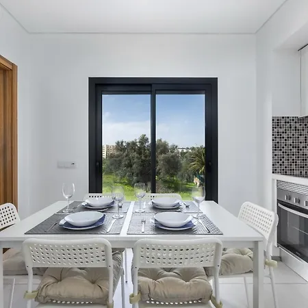 Correeira Luxury Residence T2 L - Albufeira, Pools, Wifi, Bbq, Beach شقة البوفيرا
